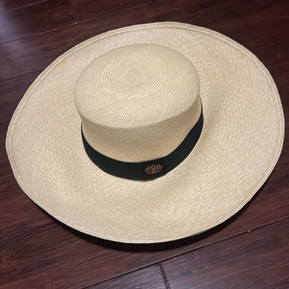 Guadalupe Hat - Light Beige Size Medium BRAND NEW Hat - Black Brim with Bow ?